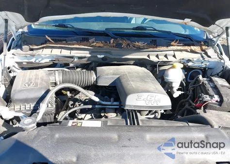 2022 Ram 1500 Classic Tradesman 4X4 8' Box z USA, uszkodzony, nr VIN 3C6JR7DG3NG440461